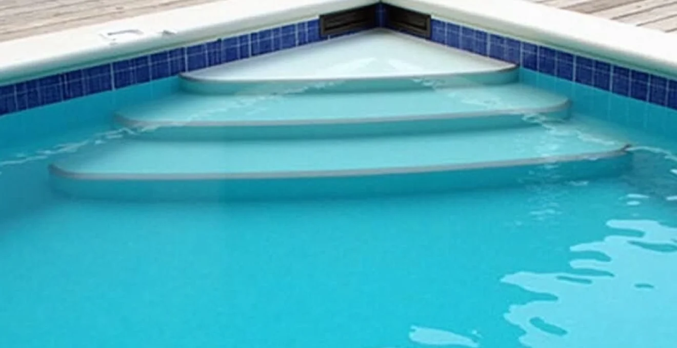 proteger-et-entretenir-le-bassin-de-votre-piscine-au-fil-des-saisons